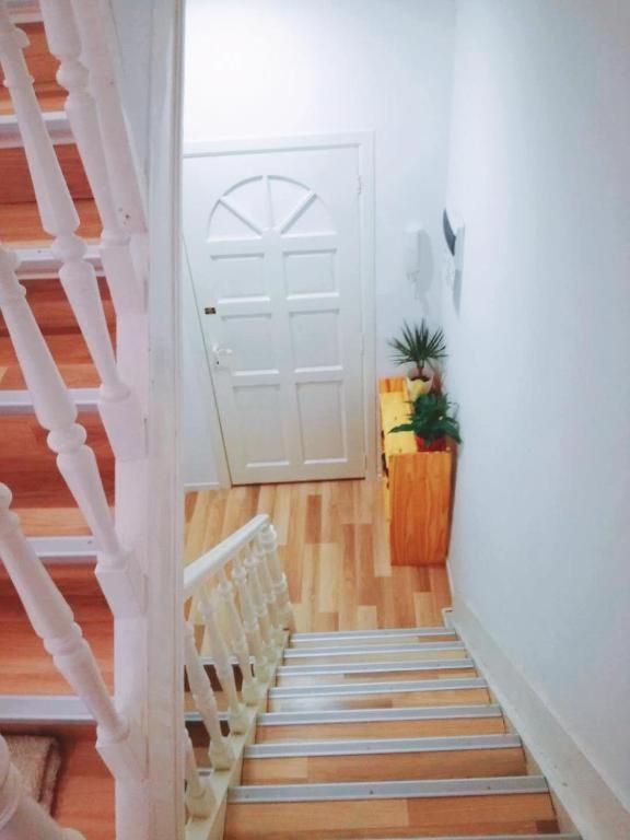 Cozy Rooms With Share The Bathroom And Kitchen 브뤼셀 외부 사진