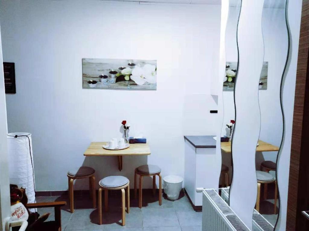 Cozy Rooms With Share The Bathroom And Kitchen 브뤼셀 외부 사진